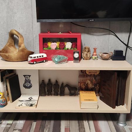 Appartamento Studio Flat In The Center Of Velikotarnovo,Garibaldi Veliko Tărnovo Esterno foto