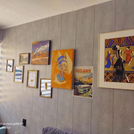 Appartamento Studio Flat In The Center Of Velikotarnovo,Garibaldi Veliko Tărnovo Esterno foto